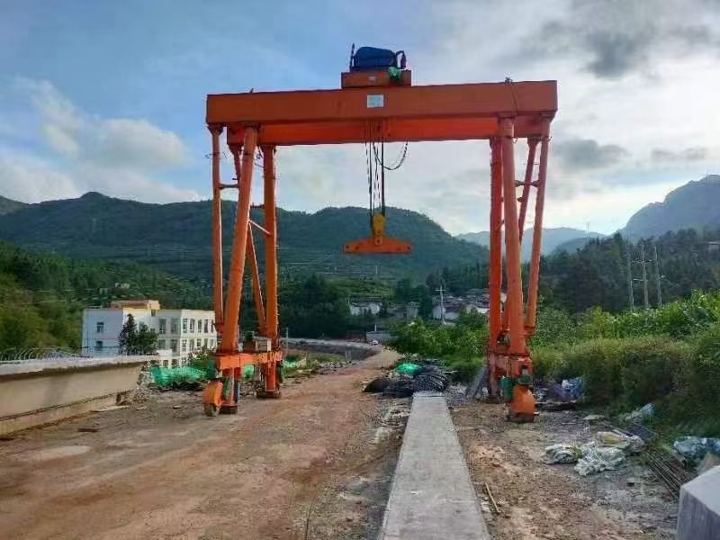 路橋門機、提梁機、無軌自行走龍門吊租賃公司、報價