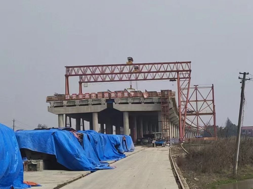 河南提梁機、路橋門機、架橋龍門吊租賃出租