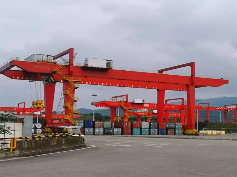U型集裝箱門式起重機、集裝箱龍門吊廠家品牌、設計制造、安裝維修