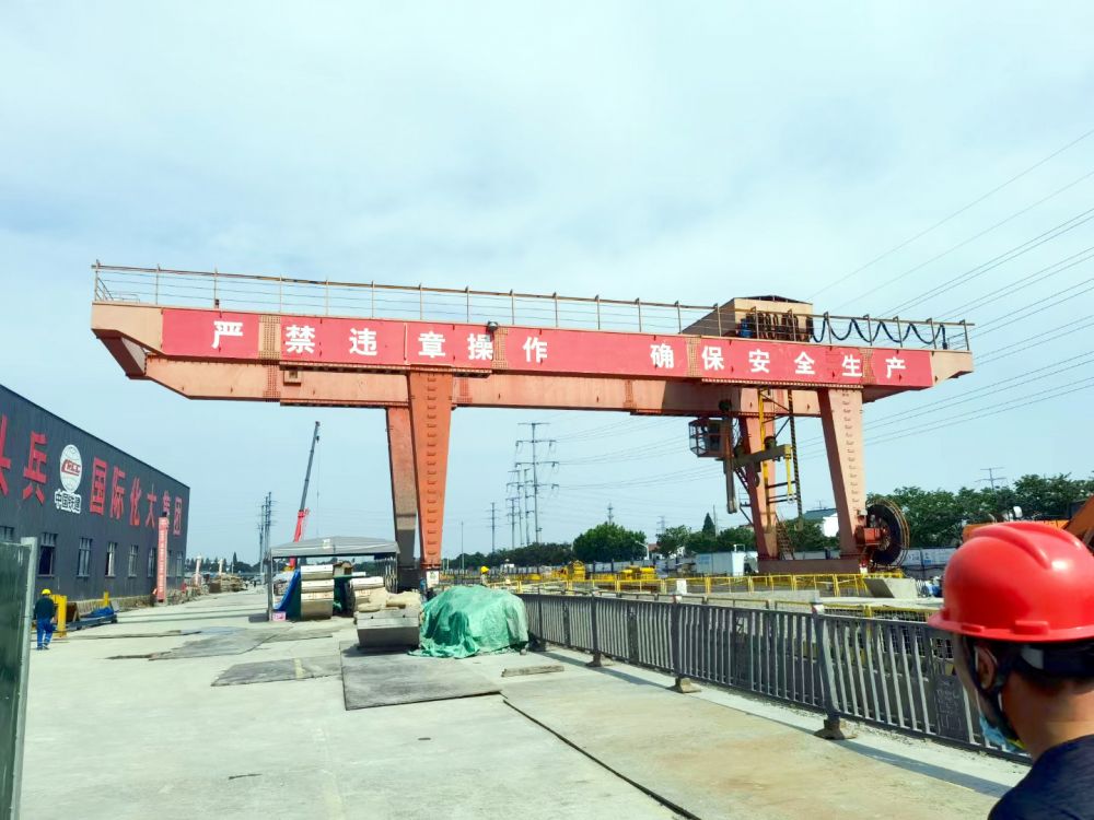 地鐵出渣機(jī)、工程龍門吊、提梁機(jī)、架橋機(jī)、路橋門式起重機(jī)租賃出租
