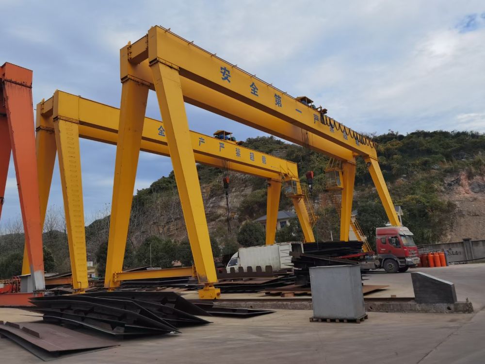 龍門吊、國標(biāo)非標(biāo)歐式單雙梁門式起重機(jī)、雙梁龍門吊型號規(guī)格、價格