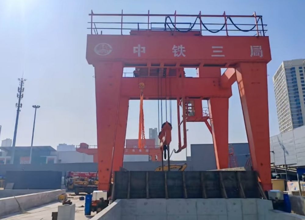 天津地鐵出渣機、地鐵出渣門式起重機、出渣龍門吊租賃