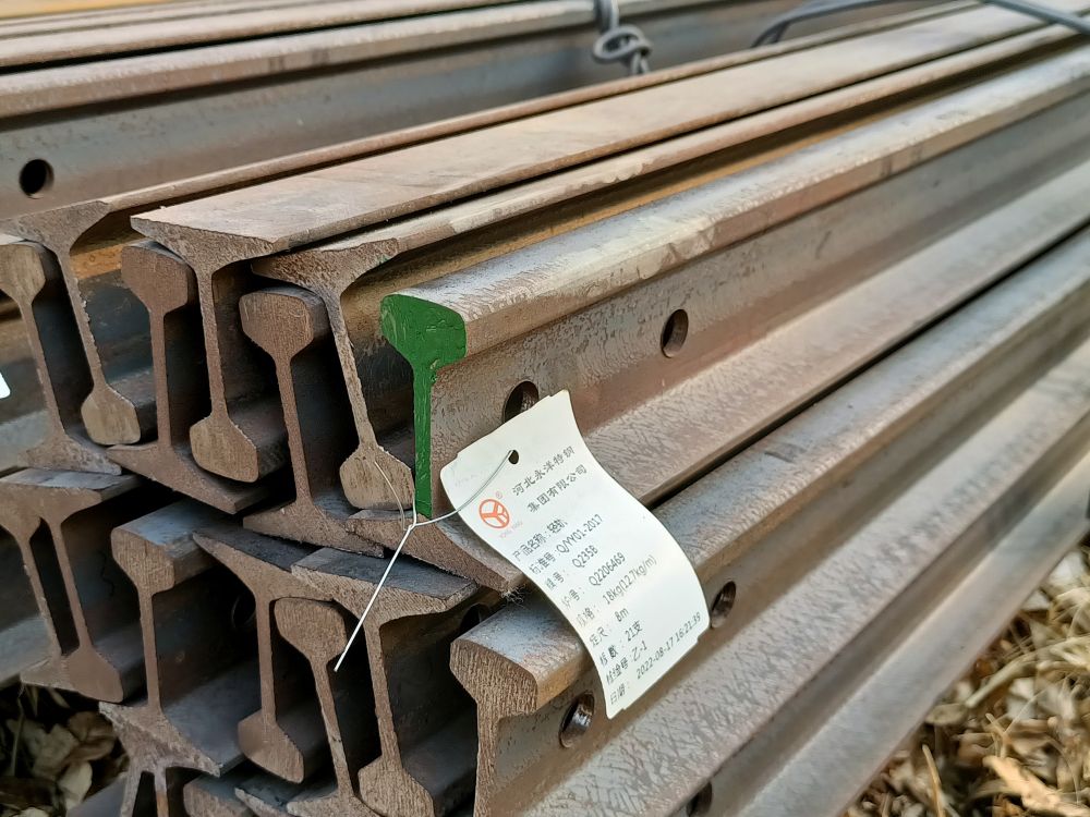 起重機路軌、行車軌道、鋼軌批發，鋼軌安裝調整校正