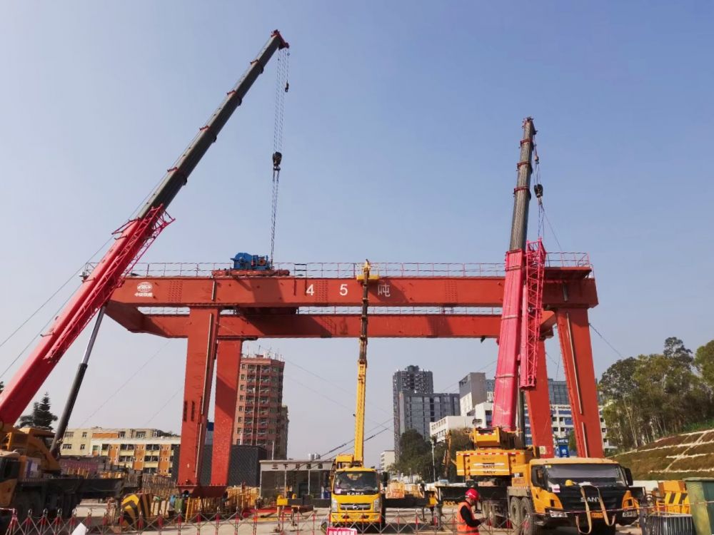 地鐵出渣門式起重機.jpg